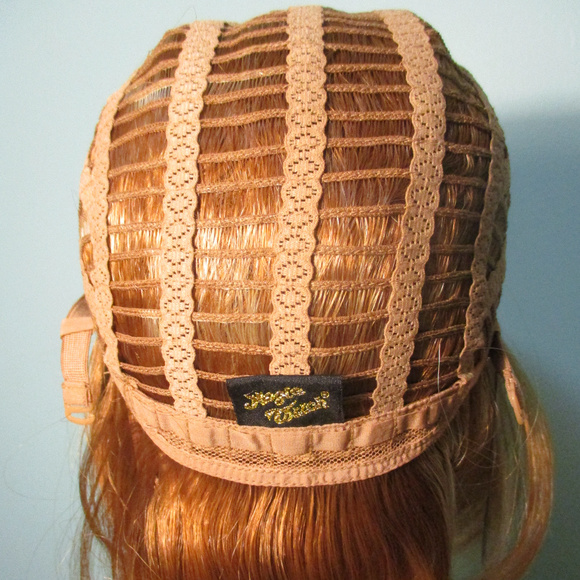 8" two tone blonde flip WIG by MAGIC TOUCH - Picture 8 of 8